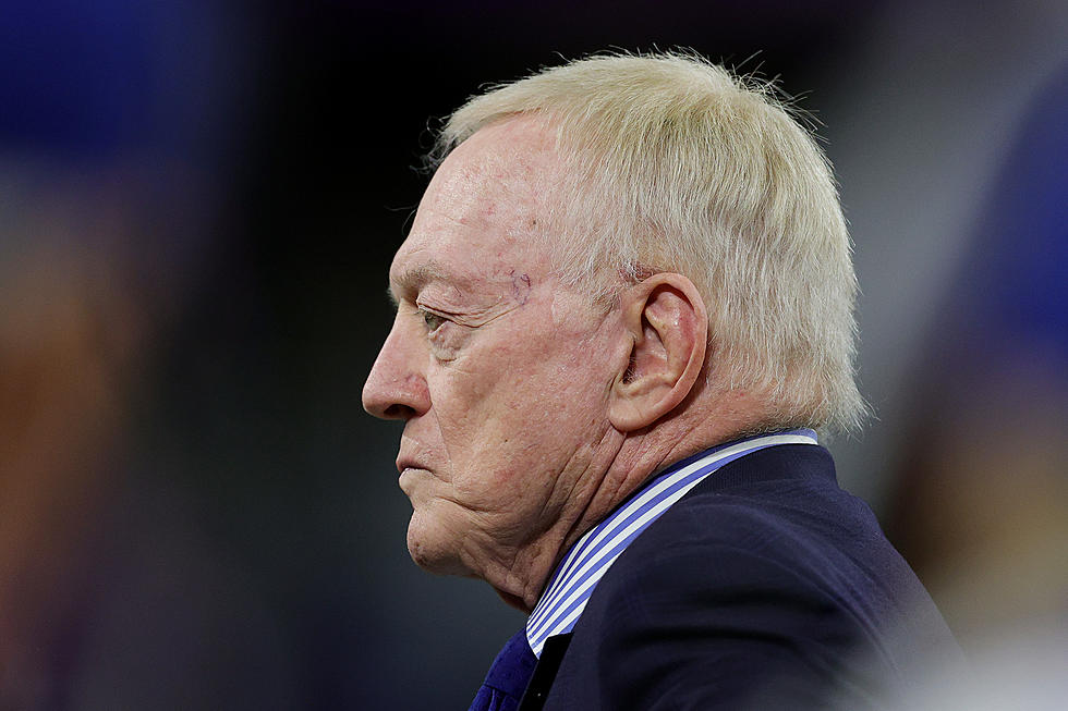 Cowboys Jerry Jones Sued by Woman Who Claims He’s Her Father