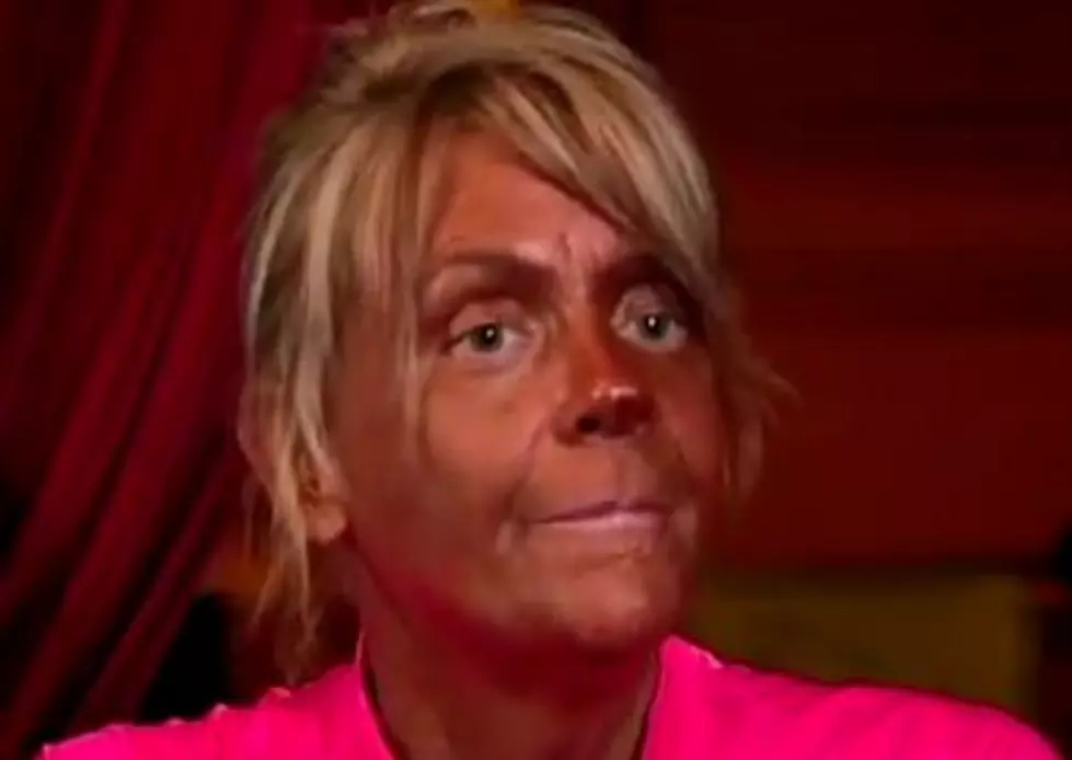 Must-See Photo! One of the Tannest Women Ever is Arrested for Taking Her Five-Year-Old Tanning