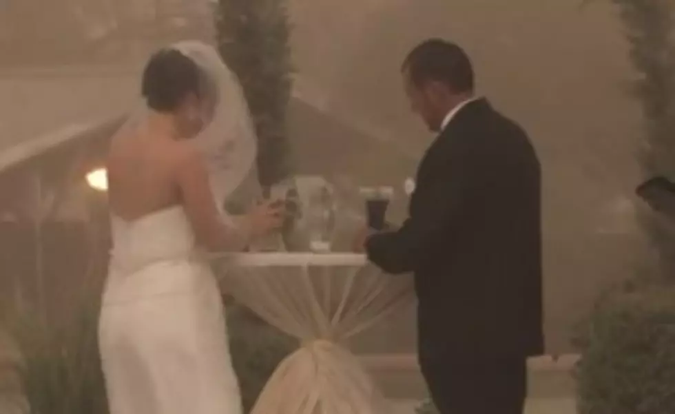 Couple Gets Married In Raging Dust Storm In Arizona [VIDEO]