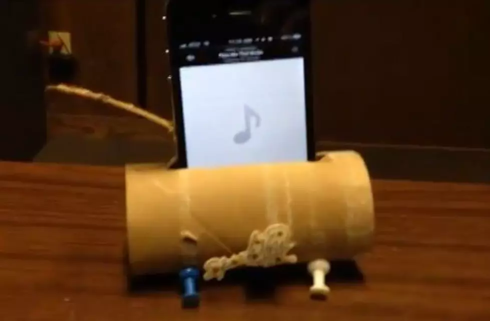 Dave Puts Shay’s iPhone Speaker Made From a Toilet Paper Roll to a Product Challenge