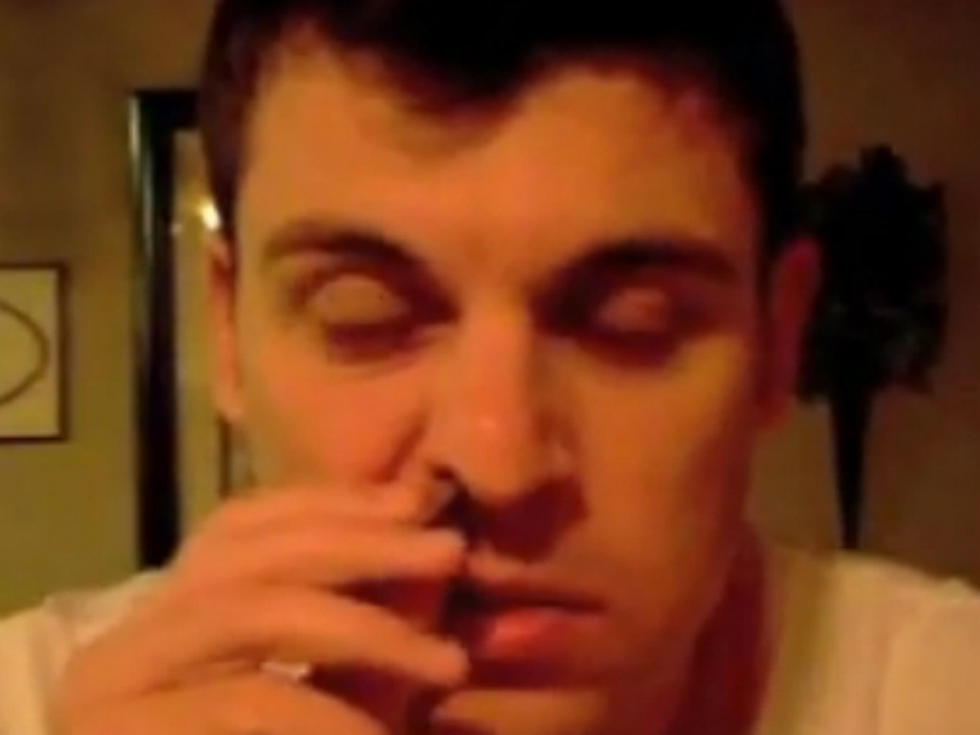 Man Sets World Record by Shoving 18 Quarters Up His Nose [VIDEO]