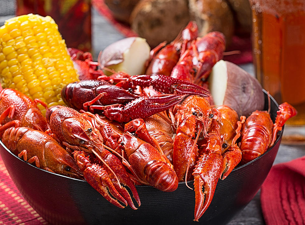 Free Crawfish and Live Music This Sunday at Fat Boss’s Pub