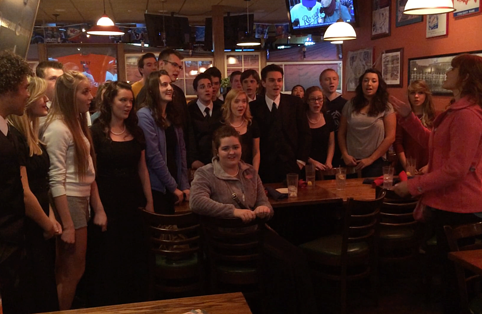 Kelly Walsh Students Sing A Capella At Old Chicago [VIDEO]