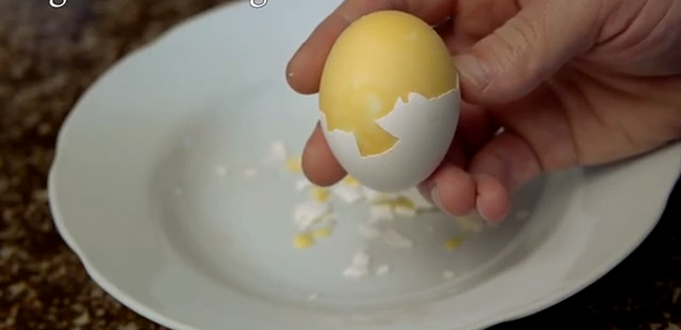How To Scramble an Egg Inside The Shell[VIDEO]