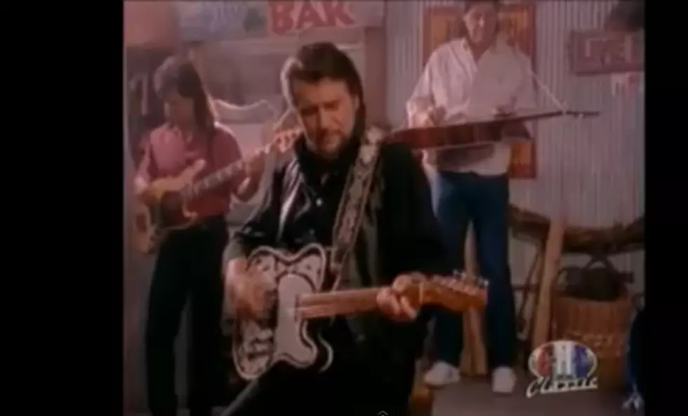 Two Great Legends – Waylon and Wrong [VIDEO]