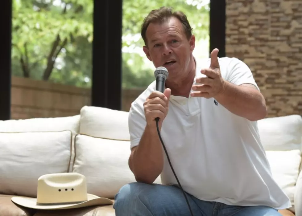 Sammy Kershaw Gives Tribute to The Possum