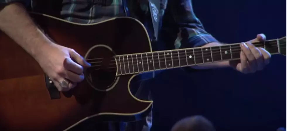 Chris Young Plays Keith Whitley&#8217;s Guitar At The Grand Ole Opry &#8212; Don&#8217;t Close Your Eyes [VIDEO]