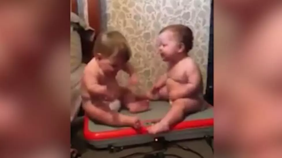 2 Babies Giggle While Being Shaken On Exercise Equipment [VIDEO]
