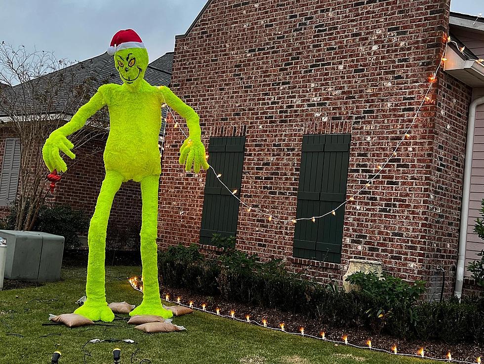 Lake Charles Family Turns Giant 12ft Skeleton into the Grinch!