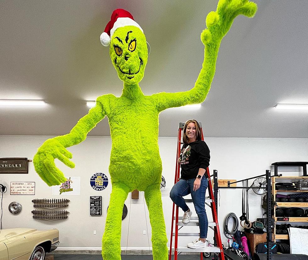 Lake Charles Family Turns Giant 12ft Skeleton into the Grinch!
