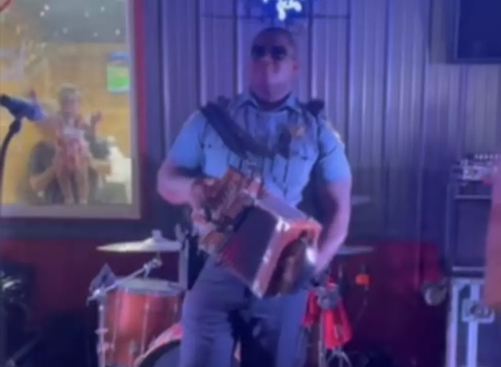 Calcasieu Sheriff’s Deputy Takes Stage For Impromptu Performance In Lake Charles [VIDEO]