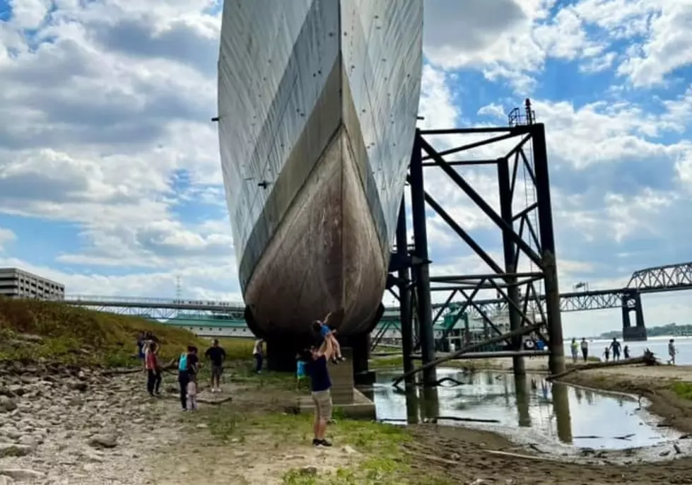Mississippi River Drops So Low, You can Walk Under the USS Kidd