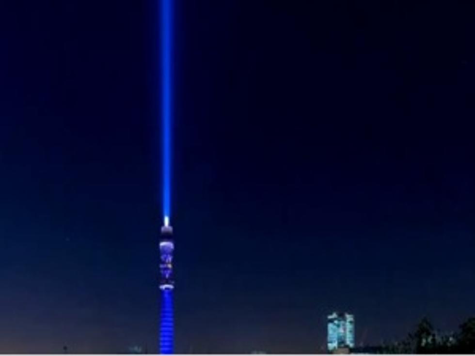 London Tower Becomes World’s Largest Light Saber for a Night [VIDEO]