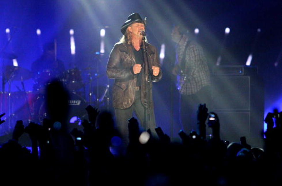 Review: Adkins Shows Off His Growl In Bayfront Concert