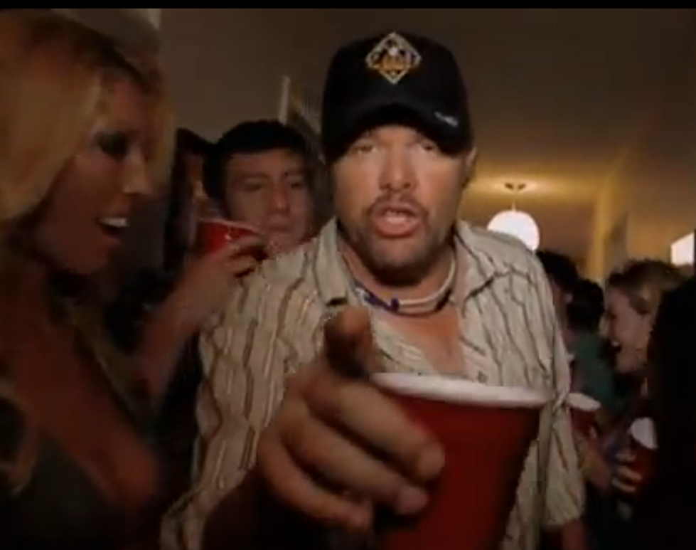 Toby Keith Suggests a Holiday Drink Recipe For YOUR Red Solo Cup