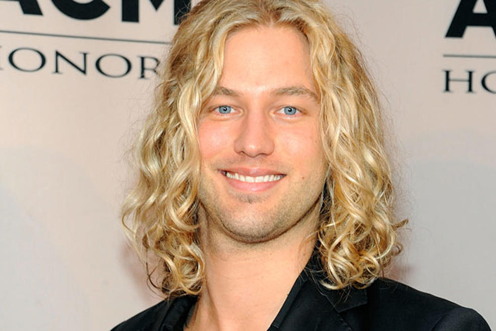 Casey James Delivers ‘Let’s Don’t Call It a Night’ Performance on ‘Ellen’