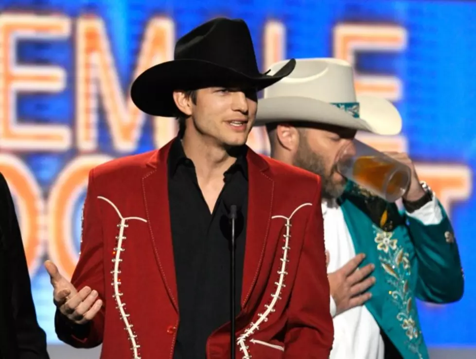 Country Community Not Amused By Ashton Kutcher’s Skit At ACM Awards [VIDEO]