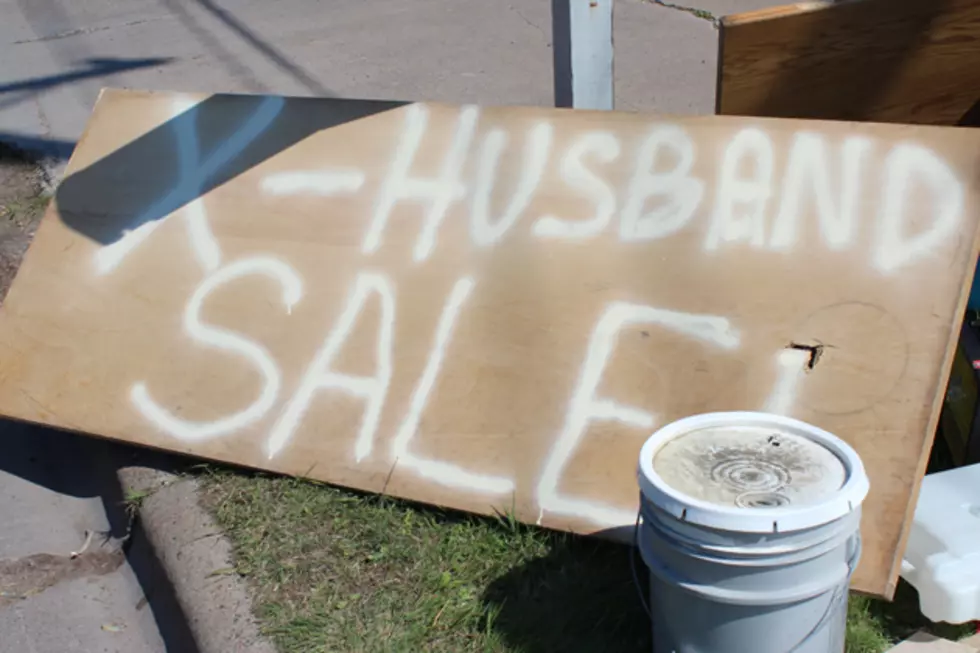 Superior Woman Has “Ex Husband Yard Sale” Along Busy Superior Wisconsin Street