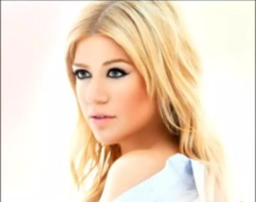 Listen To Kelly Clarkson’s New Song with Vince Gill [VIDEO]
