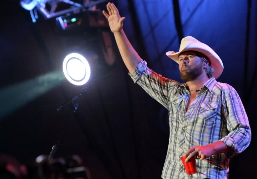 Watch Toby Keith Start Yesterday’s Nascar Race [VIDEO]