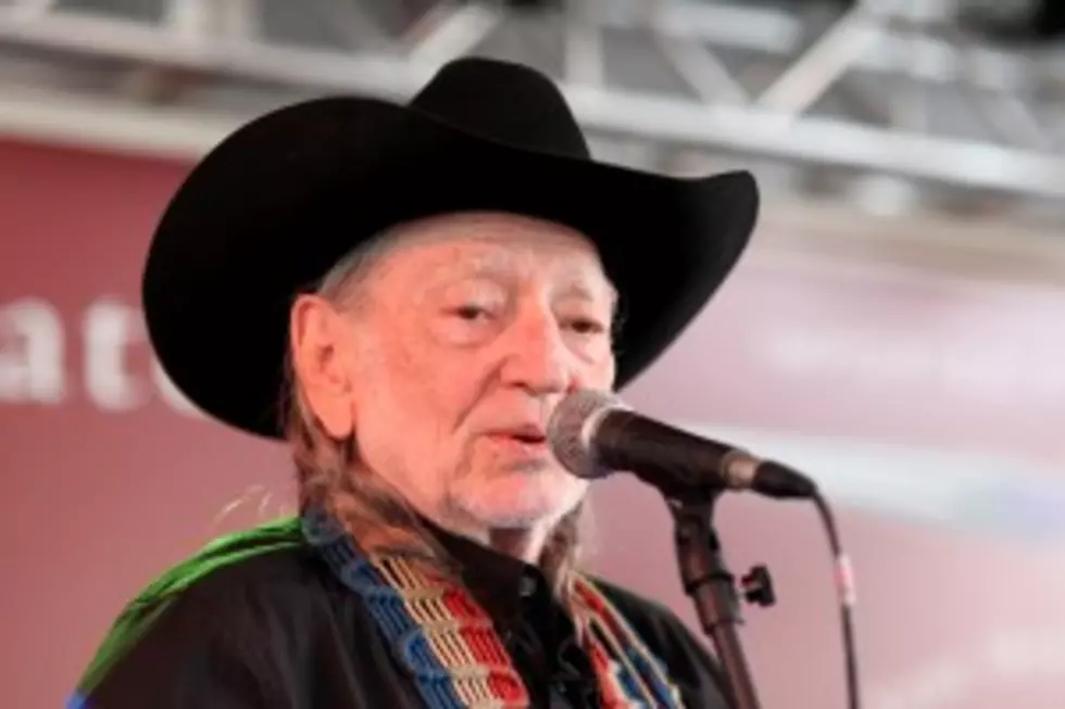 Let&#8217;s Go Back 30 Years To An Unlikely Willie Nelson Duet In This Weeks Country Throwback [VIDEO]