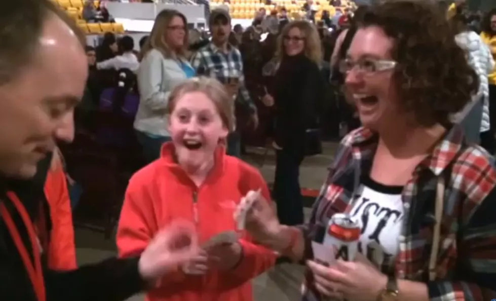 David Drew Surprises Some Lucky Little Big Town Fans With Meet &#038; Greets [VIDEO]