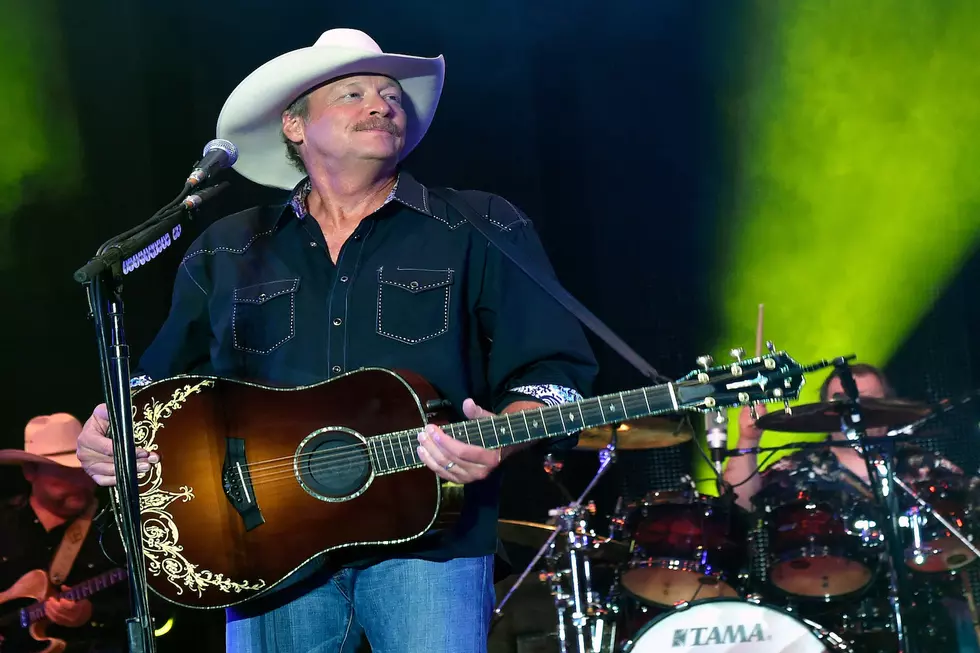 See Alan Jackson When He Visits The Northland [VIDEO]