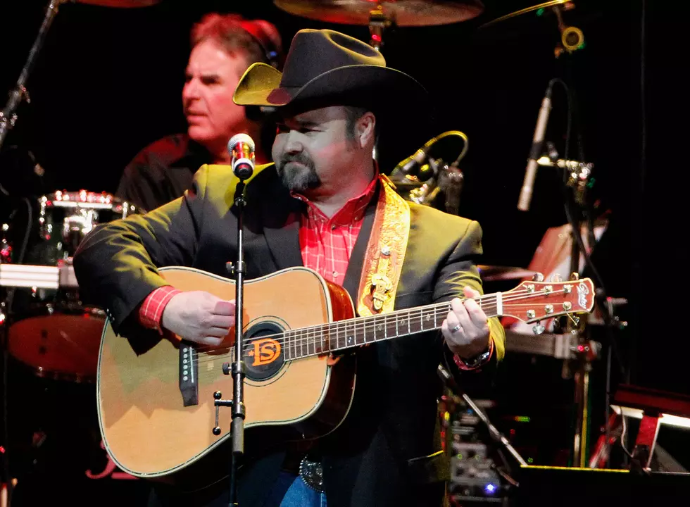 Lee Brice Plays Tribute To Daryle Singletary on Twitter