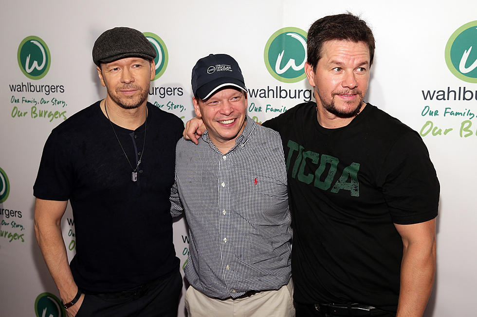 Wahlberg Brothers Visit Mall Of America For ‘Wahlburgers’ Opening