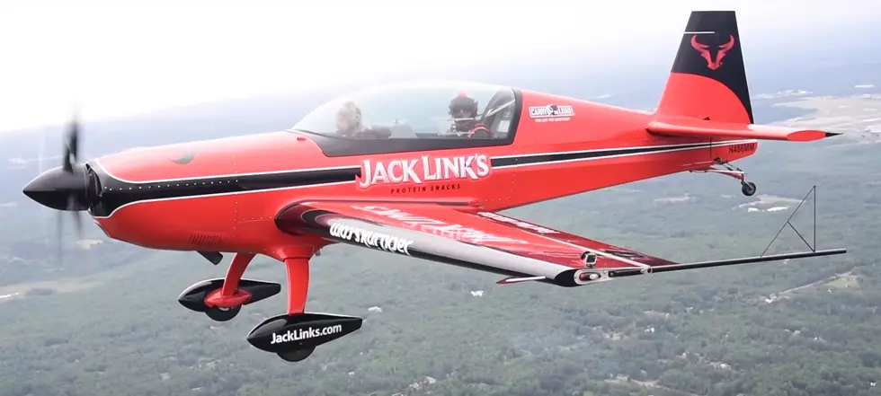 Duluth Airshow’s Runway 4K to Feature Jack Link’s Red Extra 300 Stunt Plane