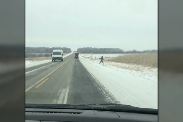 Check Out This Amish Man Skiing In The Ditch Behind A Buggy in MN