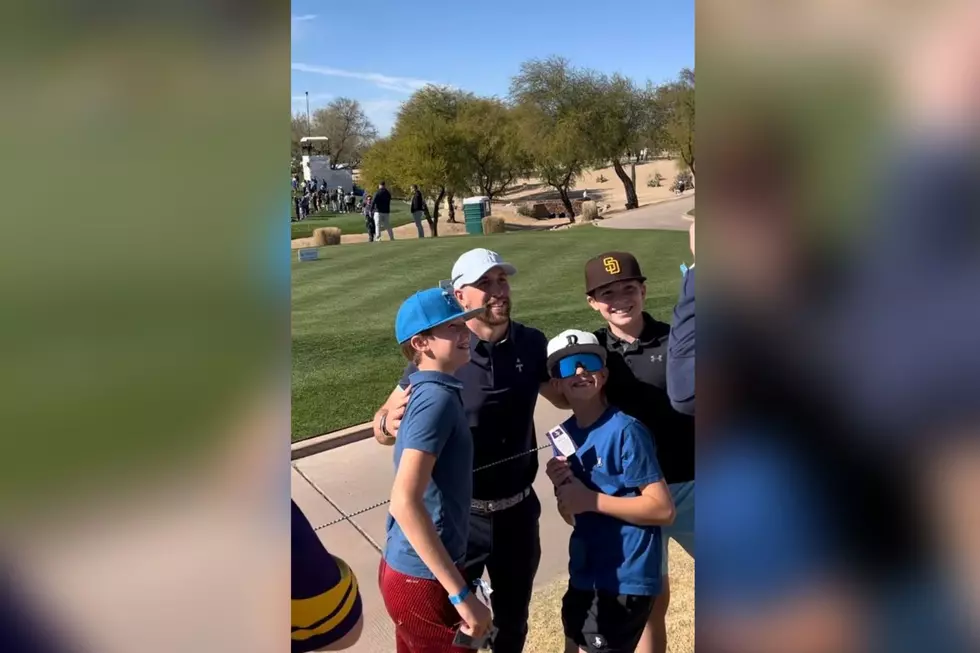 What A Guy! Adam Thielen Takes Time To Greet Minnesota Vikings Fans At Pro-Am