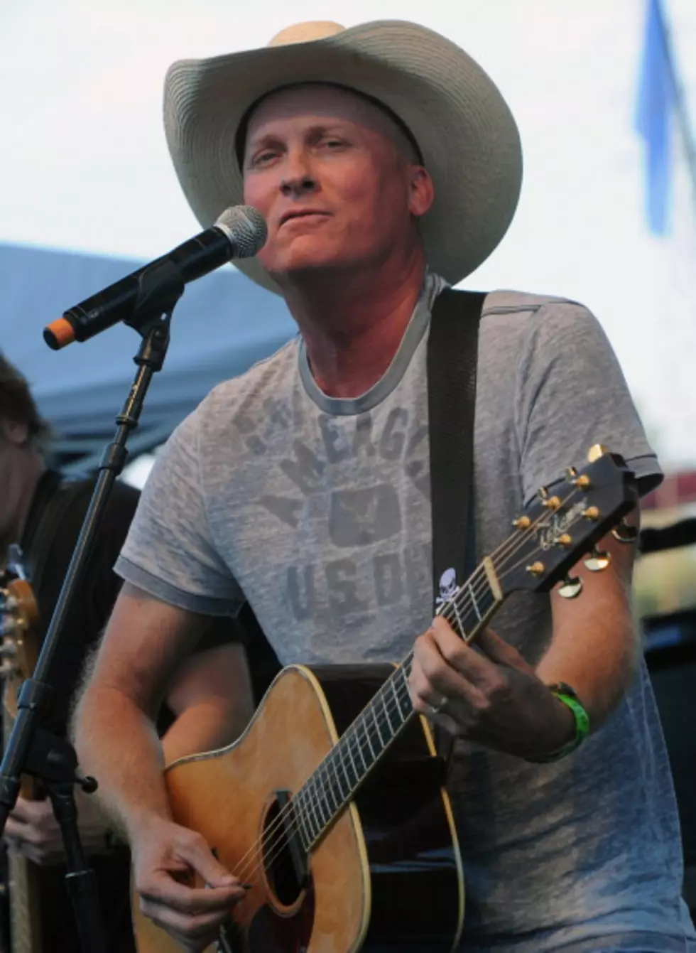Kevin Fowler Releases Video for &#8216;Here&#8217;s to Me and You&#8217; [VIDEO]