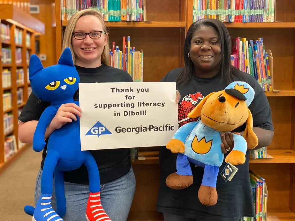 Georgia-Pacific Makes Donation to T.L.L. Temple Library in Diboll