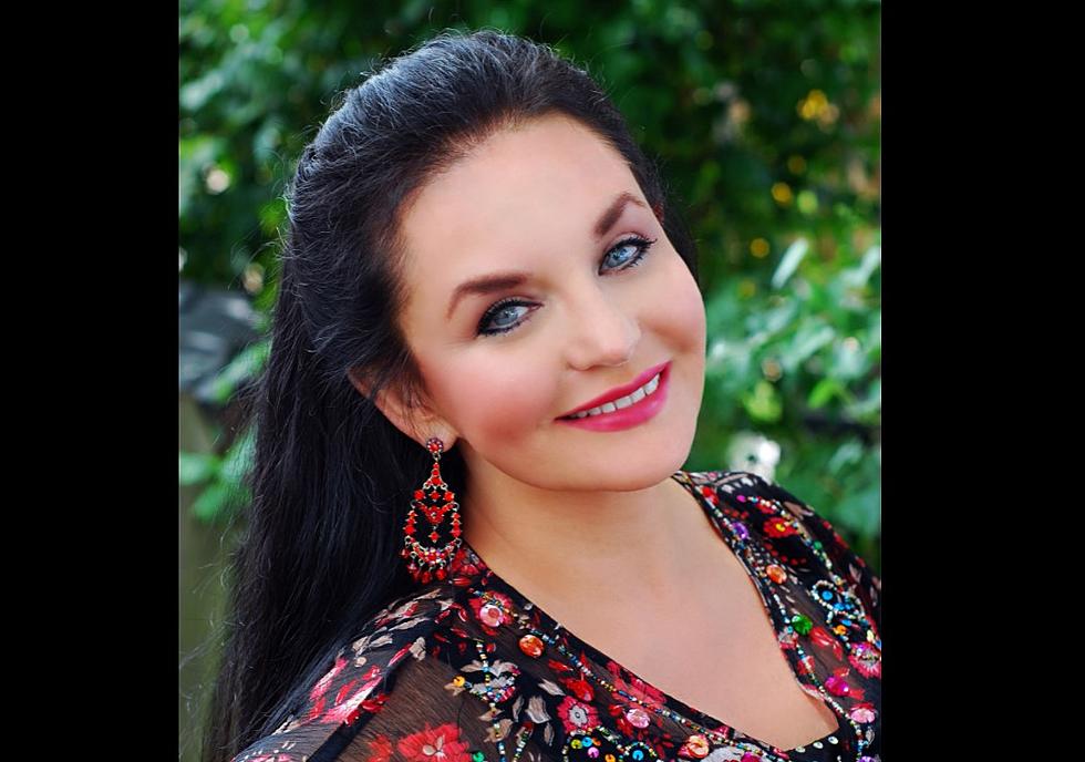 Legendary Crystal Gayle to Perform at The Pines Theater in Lufkin