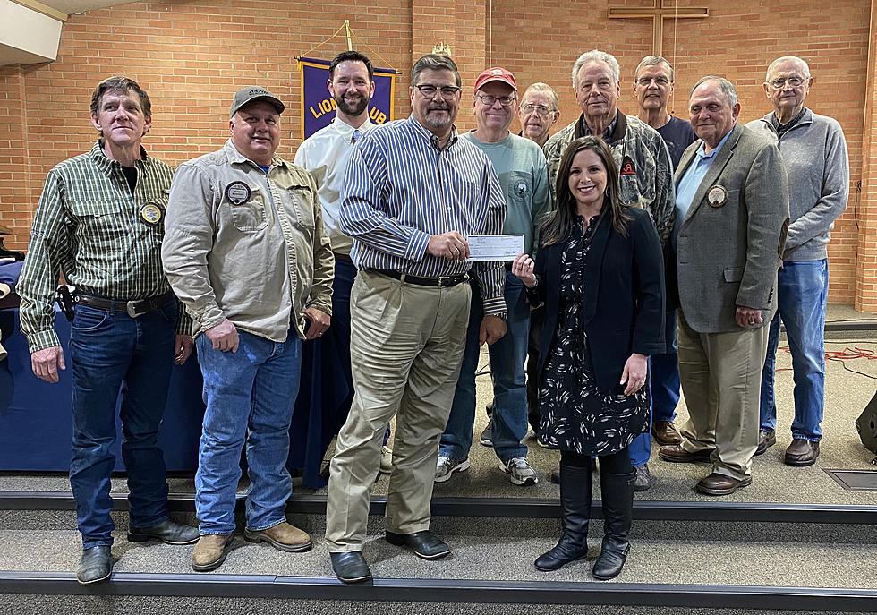 Z&#038;OO Railroad in Lufkin Makes Donation to Kurth Primary