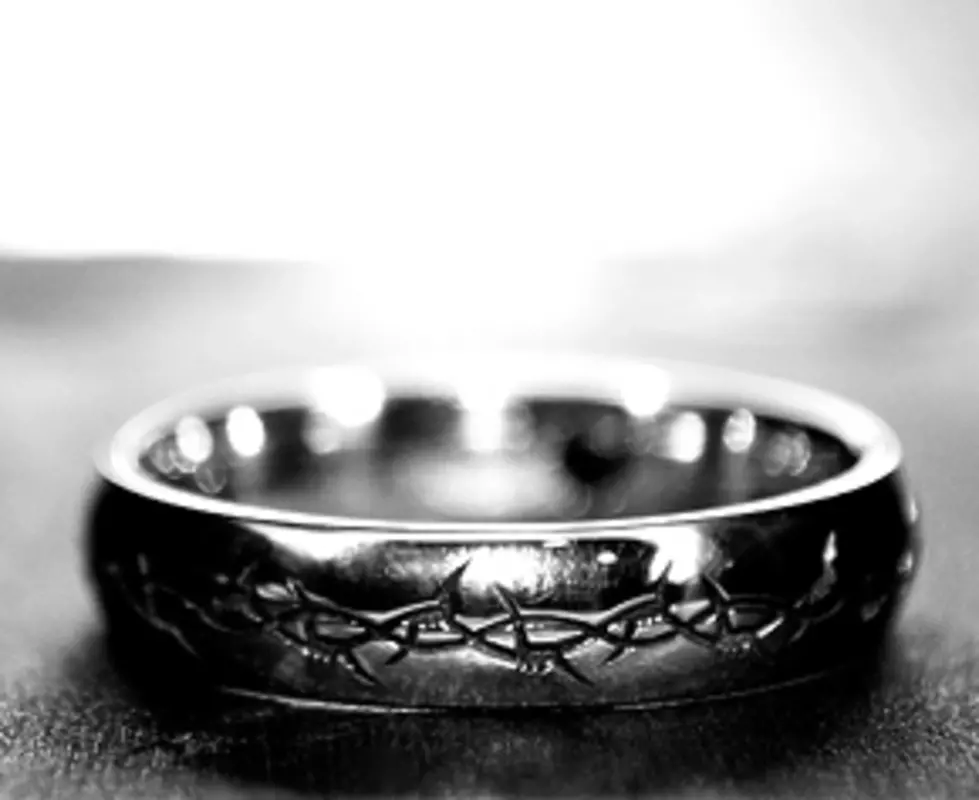 Blake Shelton&#8217;s wedding ring is pretty cool&#8230;
