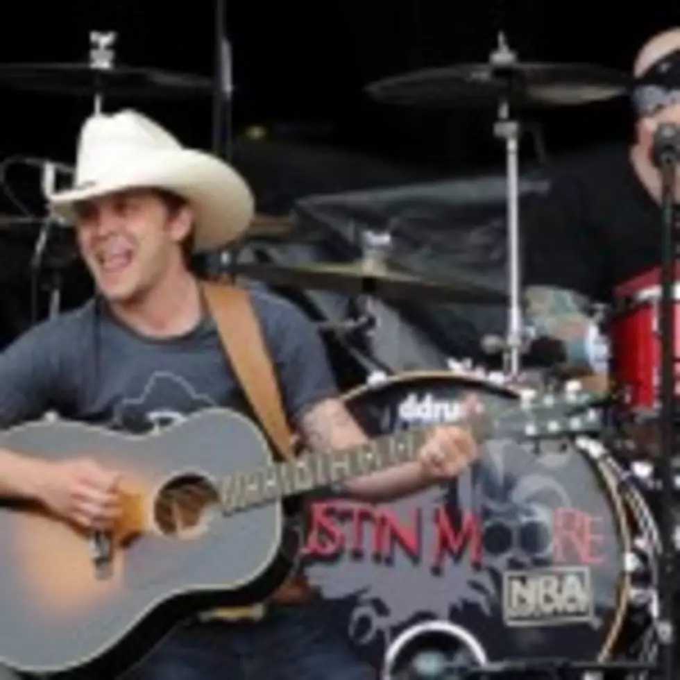 Justin Moore Welcomes New Baby Girl To Family [VIDEO]