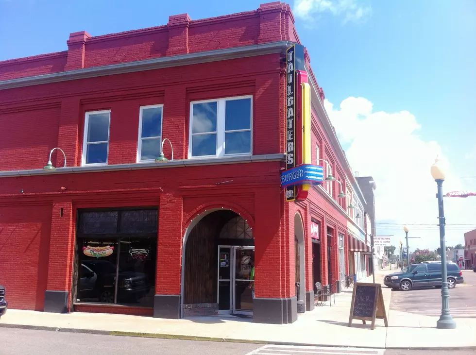 Tailgater’s Burger Company – A Dazzling Beacon in Downtown Hope, Arkansas