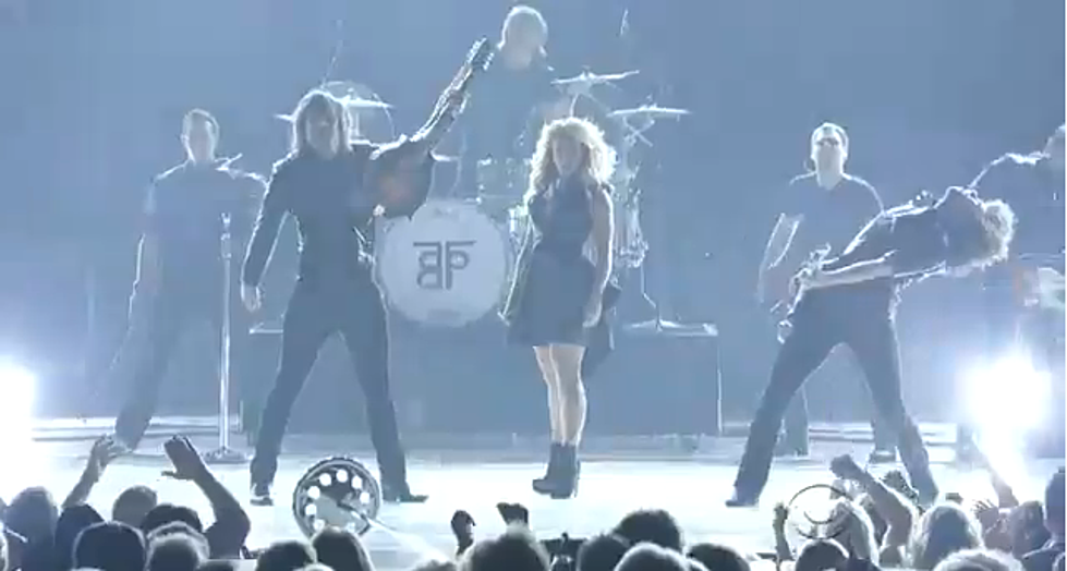 ‘The Band Perry’ Electrifies Crowd at Academy of Country Music Awards [VIDEO]