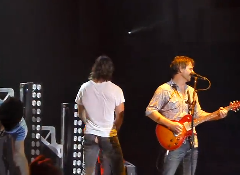 Jake Owen Ripped His Pants on Stage and Showed Some Bare Backside [VIDEO]