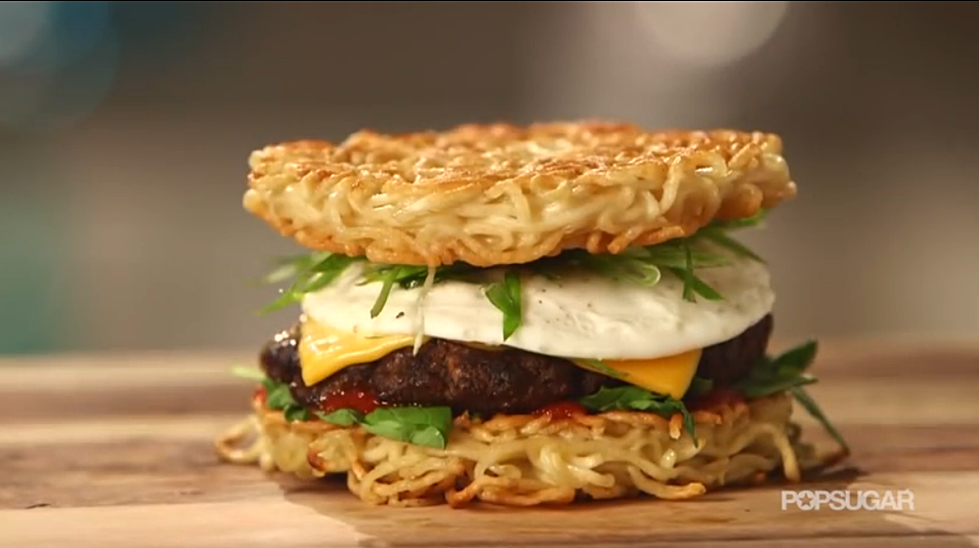 Ramen Burger, Yes! A Burger Using Ramen Noodles as a Bun! [VIDEO]