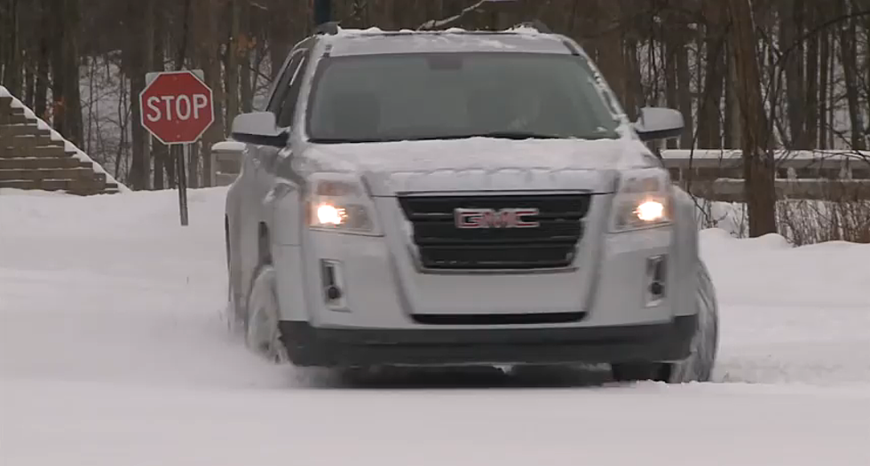 How to Drive on Snow And Icy Road Conditions [VIDEO]