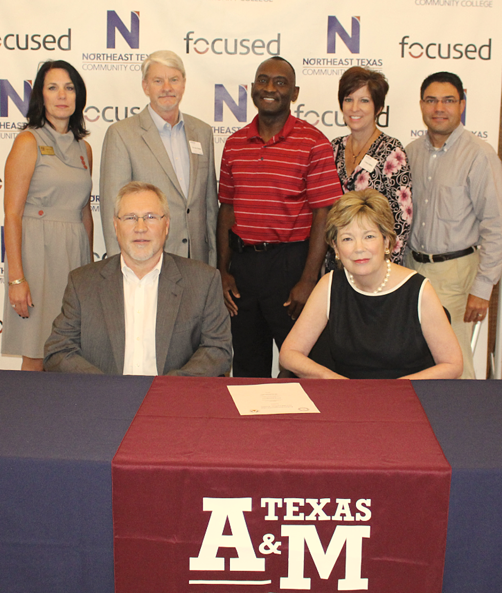 Texas A&M-Texarkana Officials Sign Dual Admissions Agreement