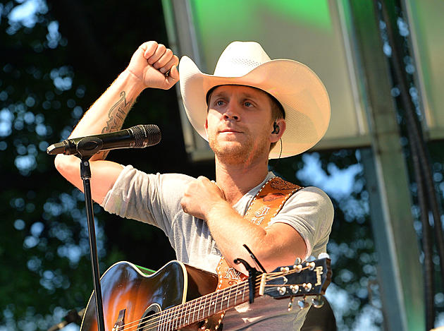 Justin Moore Reads the Lyrics to Drake&#8217;s Song &#8216;Hotline Bling&#8217; [VIDEO]