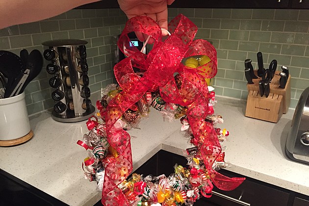 How to Make This Super Easy Candy Wreath [PHOTOS]