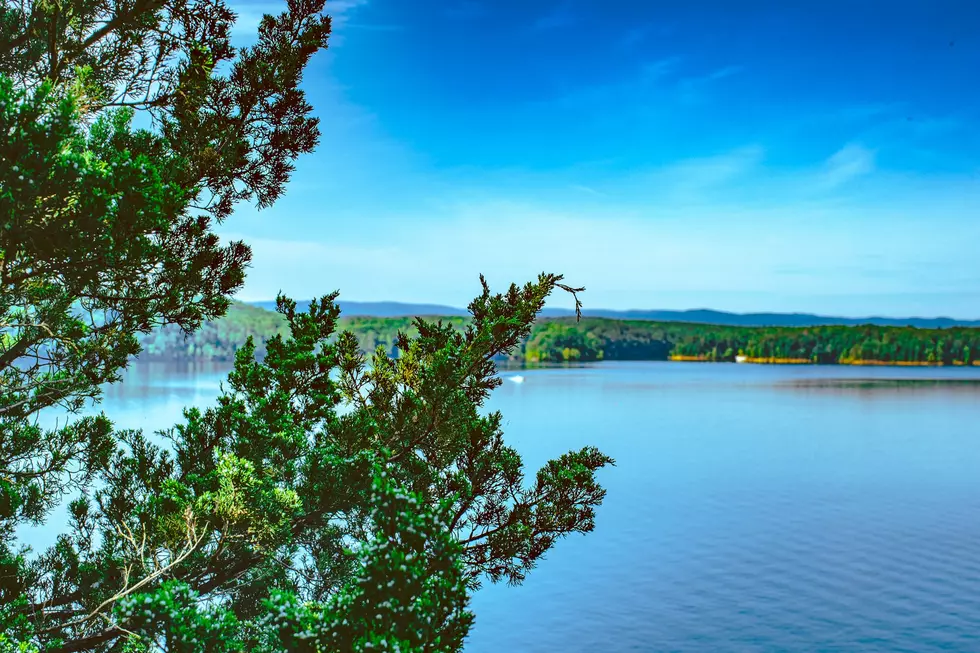 There is Something Amazing at The Bottom of This Arkansas Lake