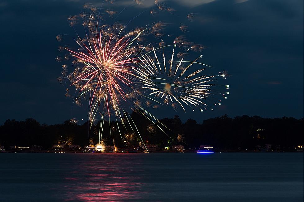 Thrilling Labor Day Fireworks Show on Lake Hamilton Hot Springs