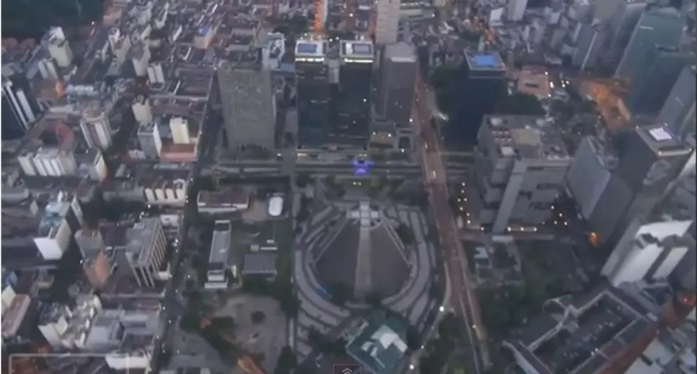 Wing Suit Goes Through Downtown Rio de Janeiro [VIDEO]
