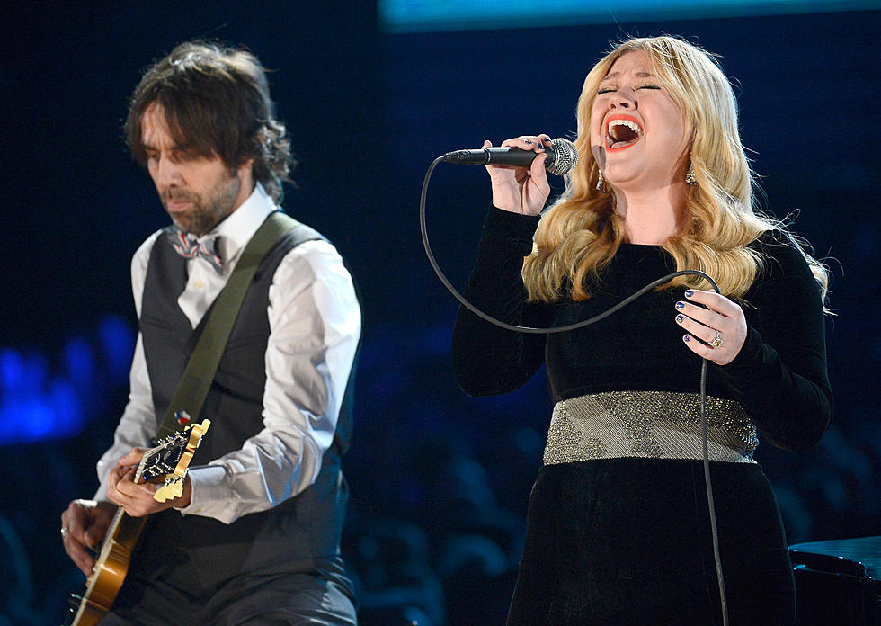 Kelly Clarkson’s Wedding Song ‘Tie It Up’ [AUDIO]